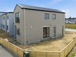 97 Otuwairoa Esplanade, Ōpaheke, Papakura