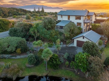 8 Beachview Grove, Peka Peka