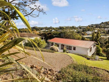 11 Ocean Road, Surfdale, Waiheke Island