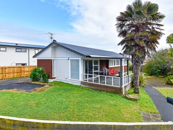 4 Raglan Street, Mangere East, Auckland