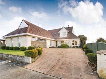 126 John F Kennedy Drive, Milson, Palmerston North