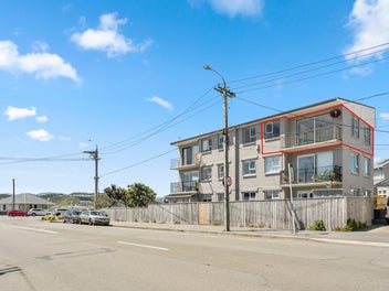 5/102 Lyall Parade, Lyall Bay, Wellington