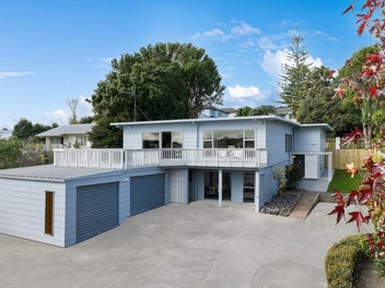 2/21 Velma Road, Hillcrest, Auckland