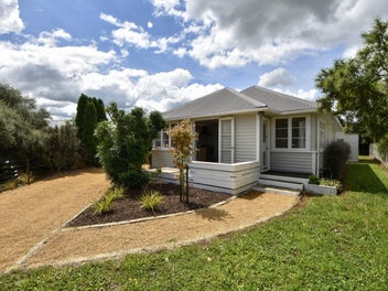 37 Lincoln Road, Carterton