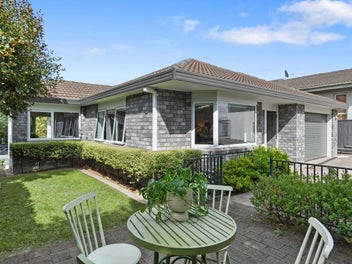 2/19 Clarke Road, Onehunga, Auckland