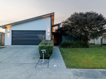 19 Meridian Grove, Kelvin Grove, Palmerston North