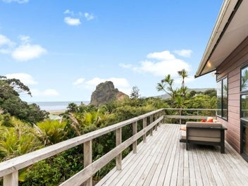 7 Sylvan Glade, Piha, Piha