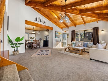 2/12 Spears Place, Botany Downs, Auckland