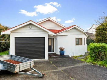 2/2 East Coast Road, Milford, Auckland