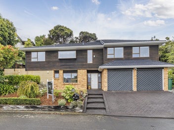 11 Eclipse Lane, Whitby, Porirua
