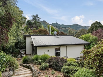 109 Main Road, Lyttelton