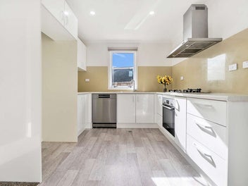 2/8 Mila Paige Close, Glenview, Hamilton