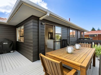 2/16 Channel View Road, Campbells Bay, Auckland