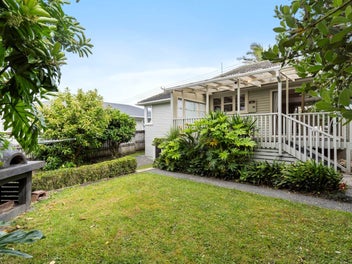 1/18 Roberts Road, Glenfield, Auckland