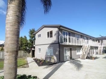 10I Sylvan Avenue, Northcote, Auckland