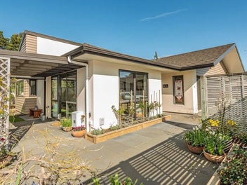 2/2 Caversham Road, Westmere, Whanganui