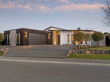 13 Carnaveron Drive, Lincoln, Lincoln