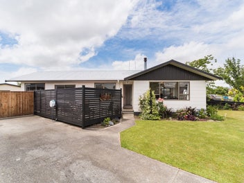 27 Hillcrest Drive, Kelvin Grove, Palmerston North