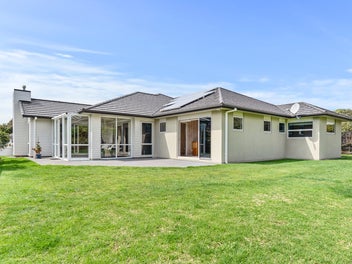 11 Portland Drive, Mangorei, New Plymouth