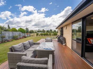 16 Wanderers Avenue, Brightwater, Brightwater