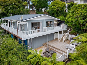 990 East Coast Road, Northcross, Auckland