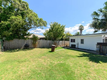 2/24 Newington Road, Henderson, Auckland