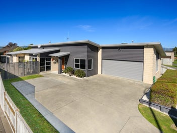 99 Schnell Drive, Kelvin Grove, Palmerston North