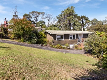 40 Crystal Avenue, Glendene, Auckland