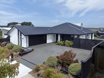 72 Tiritiri Moana Drive, Pegasus