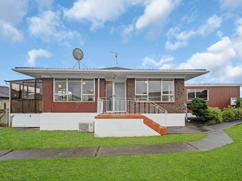 17 Faith Bullock Place, New Lynn, Auckland