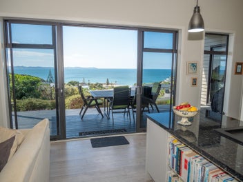 6 Sunrise Place, Cable Bay, Cable Bay