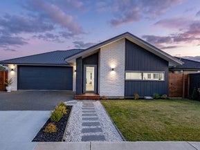 43 Chambers Avenue, Woodend, Woodend