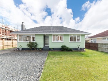 23A Hereford Street, Te Atatu Peninsula, Auckland