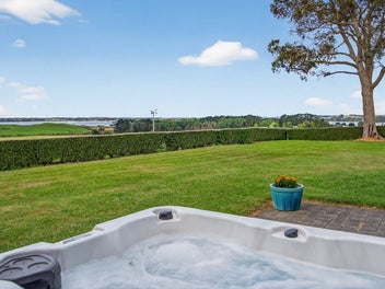 722 Awhitu Road, Pollok, Pollok