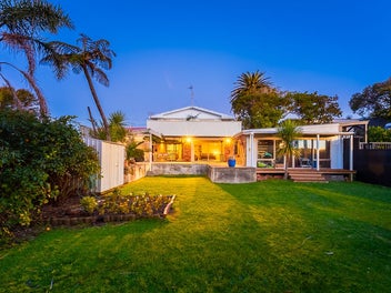 19 Gray Avenue, Paraparaumu Beach, Paraparaumu
