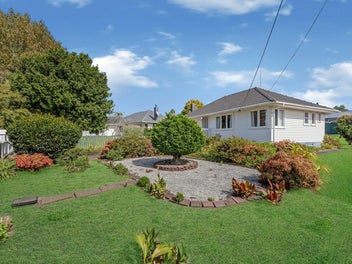 71 Beach Road, Te Atatu Peninsula, Auckland