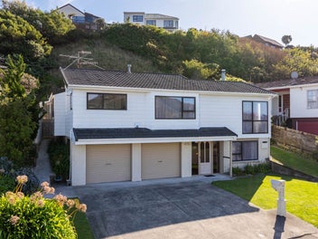 64 Fyvie Avenue, Tawa, Wellington