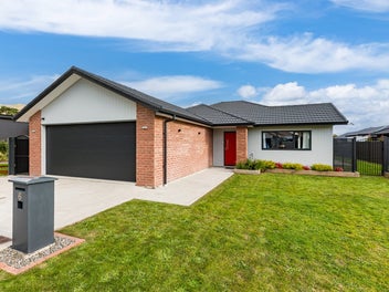 6 Salisbury Crescent, Wallaceville, Upper Hutt