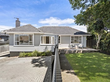 7 Tiroroa Avenue, Te Atatu South, Auckland