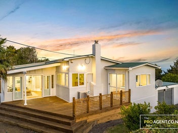76 Victory Road, Laingholm, Auckland