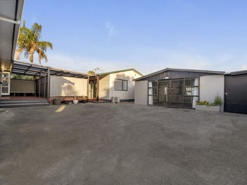 38 Pinedale Place, Henderson, Auckland