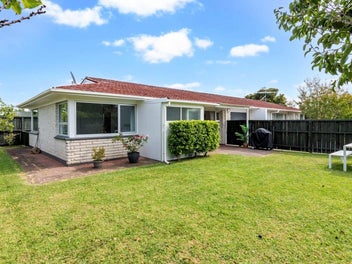 2/67 Edgewater Drive, Pakuranga, Auckland