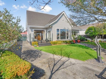 8 Bellevue Road, Woburn, Lower Hutt