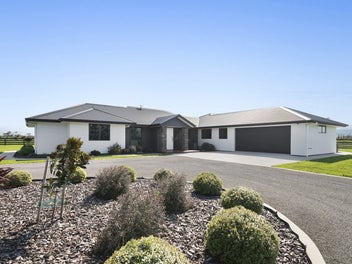 36 Nannestads Line, Bunnythorpe, Palmerston North