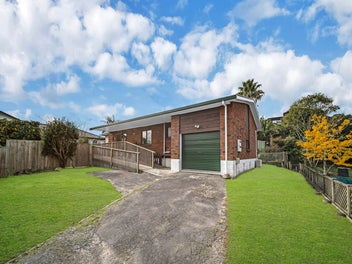 2/8 Millbrook Road, Henderson, Auckland