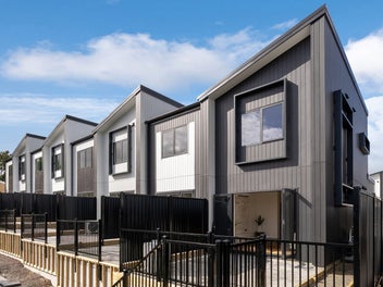 1/4 Ngaroma House Drive, Hobsonville, Auckland