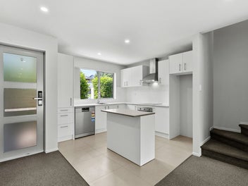 32/11 Ray Small Drive, Papakura, Auckland