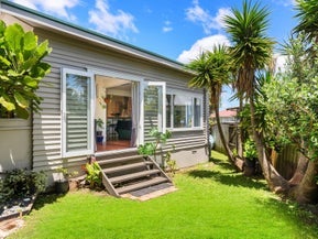 1/137A View Road, Sunnyvale, Auckland