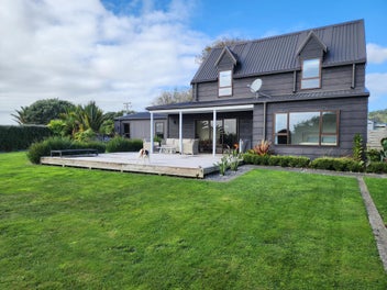 136 Wairau Road, Oakura, New Plymouth