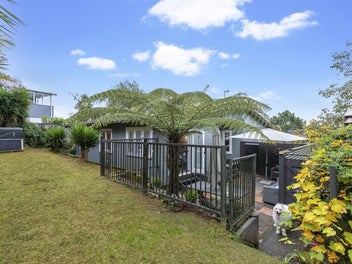 85 Rangeview Road, Sunnyvale, Auckland